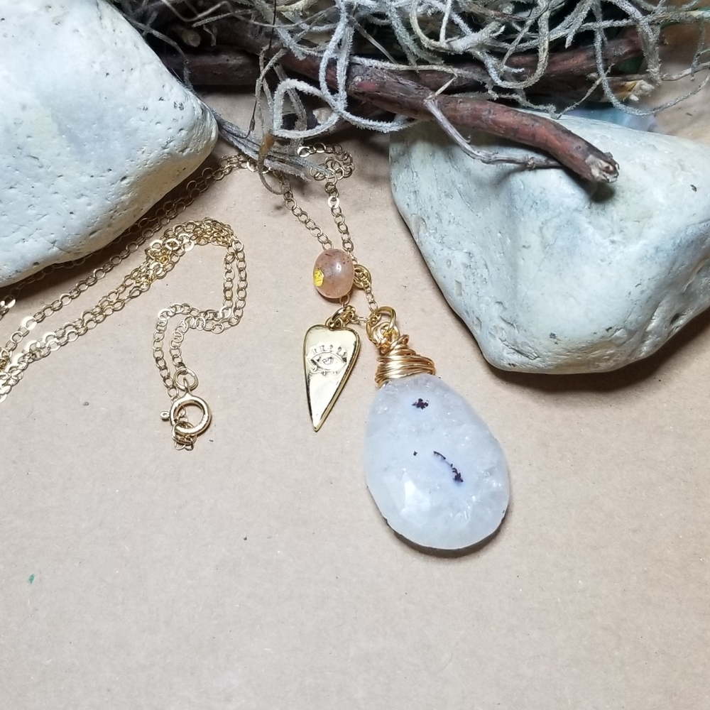 Solar quartz and gold necklace